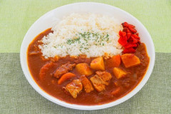 カレーってラーメンに次ぐ国民食なのにさぁ…