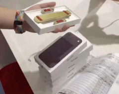 【悲報】転売ヤーさん、買い占めた新型iPhoneを店に持ち込むも中身が文鎮で詰む