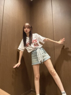 【画像】なんだこの太もも...乃木坂4期のお姉さんの下半身がいやらしすぎる