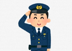 40代巡査部長、勤務中隠れてスマホ7台でゲーム3400回　→減給100分の10(3カ月)の懲戒処分