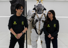 ソニーから離れた小島秀夫がXBOXのCEOと笑ってる写真が話題に！　海外の反応。