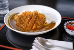 はっきり言わせてもらうわ。カツカレーは「不味い」