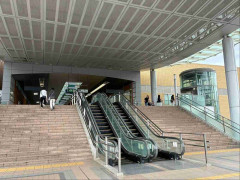 「エスカレーターでドミノ倒しに」JR長野駅エスカレーターで11人転倒　4歳の男の子含む2人けが・長野県