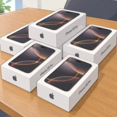 【悲報】転売ヤー、買い占めた新型iPhoneを店に持ち込むも中身が文鎮で詰むｗｗｗｗｗ