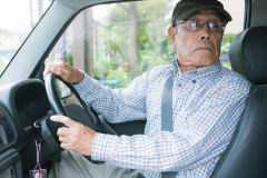 【議論】高齢者の「車がないと生活できない」vs 子の「事故を起こす前に返納しろ」←これどっちが正解なんや？