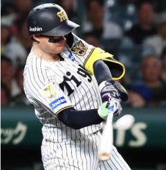 【阪神】ついに並んだ！森下翔太、甲子園バックスクリーン右へ35号ソロ！キング佐藤輝明に並ぶ