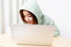 奥様「うちの旦那はPCでYouTubeしか見てないしメモリ半分抜いて売るわ、たぶん気付かないでしょ」⇒ｗｗｗ