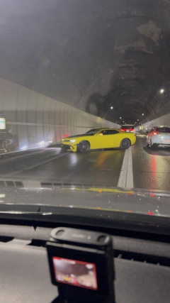 アメ車、 直線でド派手に事故る…