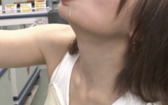 【画像】クソガキ、女子アナのお乳を合法的に揉み込んでしまうwwwwwww