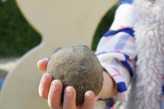 【悲報】泥団子作りにキャンセル待ち1000人…病んだ現代人が「無駄」に群がる理由