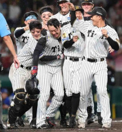 阪神　大山が劇的サヨナラ弾！優勝マジック「１０」に　負ければ首位陥落の一戦で巨人に０・５Ｇ差　甲子園が大歓声に包まれる