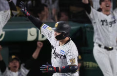 球児泣いてるやん目が潤んどるし赤いやんwwwwww