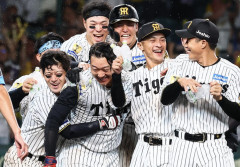 大山悠輔サヨナラホームラン後のこの写真、ガチで『良』すぎる