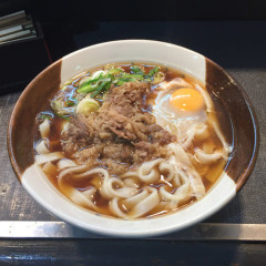 【悲報】うどん「かーっwそばと俺は永遠のライバルだぜ！」←あのさぁ