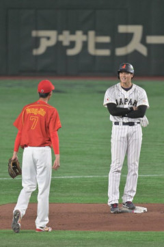 【画像】大谷選手、中国人選手を上から目線で笑顔にさせてしまうwww煽り力TUEEE!!