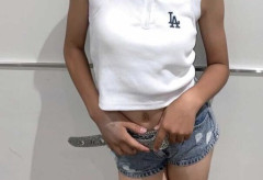 【画像】街頭インタビュー、下半身丸出しの女を映してしまうwww