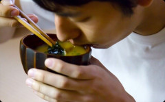 朝の味噌汁はだいたいインスタントなんだけど、旦那に「インスタントって高いわ～味噌汁くらい作れよ毎日」と言われて…