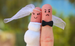 義兄の結婚式に家族全員が招待されたのに、私だけ呼ばれなかった。理由はデキ婚だったからw