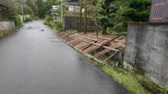 【悲報】台風25号、中目黒駅近くの住宅街を直撃…崖崩れで家が生き埋め寸前のガチでヤバい状態に…