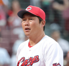 【悲報】新井貴浩さん、球団に3回「辞めさせてくれ」と伝えるも拒絶され来季も続投ｗｗｗｗｗｗｗｗｗｗ
