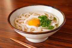 大阪に来たX民、うどん屋に入る → メニュー写真が思った以上にAI過ぎて、後悔してしまう⋯