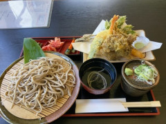 貧乏ワイ、2000円の蕎麦を食べる