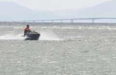 琵琶湖で水上バイクを借りた3人が行方不明 → 知人男性「自分が探しに行く」と1人で捜索に → 3人は警察に救助されるも…