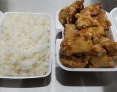 唐揚げ弁当←言うほど弁当か？
