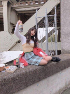 【画像あり】白昼堂々ストロングゼロを飲み干す美少女が発見されるｗｗｗｗｗｗｗｗ