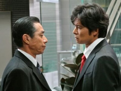 青島「室井さん聞こえるか。>>3が撃たれた。」