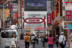 【悲報】日本が誇る「TACHINBO」女さん、格安すぎて海外で話題に・・・・・・・・・