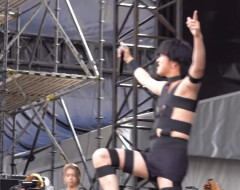 歌手・竹中雄大がT.M.Rに借りた本家衣装で「HOT LIMIT」を歌唱→なぜか韓国から批判殺到