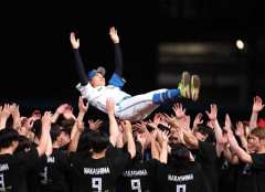 【日本ハム】中島卓也、引退セレモニーで涙「ほんとに18年、幸せだった」　背番号9は「次の人の9番にしてほしい」