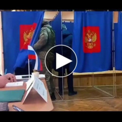 【動画】ロシア兵「大丈夫？ちゃんと投票できる？」