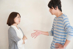 妻から給料が少ないと説教されることがあり、ヒステリックにストレス発散してるみたい。