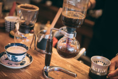 正直俺、日本のコーヒーって不味いと思うんだよね。だから無糖で飲む奴ってただの苦い汁飲んでるなって