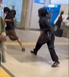 【暴力】トー横キッズさん、新宿駅で一般人を無差別に殴りまくり炎上ｗｗｗｗ