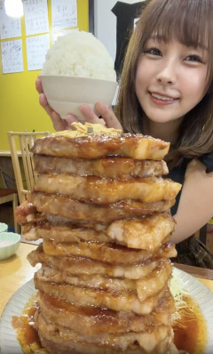 【衝撃映像】女さん、トンテキ15枚定食をペロリしてしまう