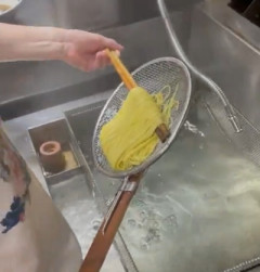 【悲報】ラーメン屋さんの湯切り動画、ラオタの逆鱗に触れてしまう