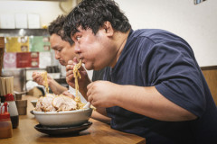 【朗報】YouTubeで大食いを規制へ