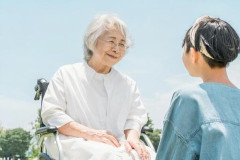 【衝撃】1896年生まれ（130歳）のタイのおばあちゃん、生きてきた歴史が濃すぎて教科書レベルだとネット民が戦慄してしまう・・・・