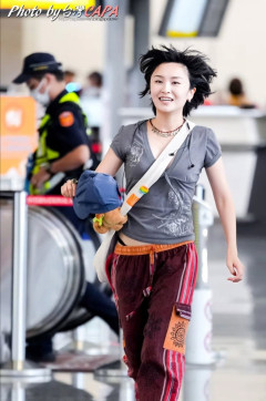 【画像】新しい学校のリーダーズのsuzukaさんの私服、腰から謎の紐が見えるｗ