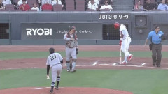 巨人　竹丸にアクシデントで緊急降板　スタンドが騒然　六回の投球中に足に異変か　足を伸ばす仕草も　ベンチへ下がる