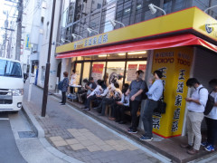 ツイッタラX「王道家とかいうラーメン屋がいつも行列ができてるんで食べてみたけど何の感想も出てこないほど『普通』だった」→大論争