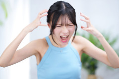 【画像】女子「いやああああああああ！！！！！男がロキソニン持ってるウゥウウウーーー！！！！！」⇒