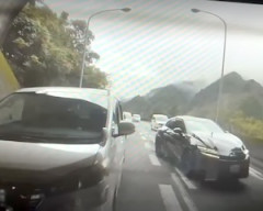 【動画】シルバーウィーク中の九州道で玉突き事故に巻き込まれたドラレコ。
