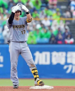 【阪神】伏見寅威「僕もバットを持って…たまには打ちます」移籍後初の4打点に笑顔