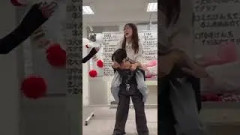 胸チラ防止に動くチーム櫻坂