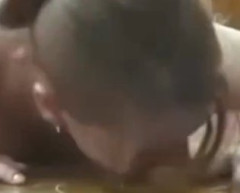 【悲報】色白美女さん、鞭打ちされてお尻が真っ赤になり涙目になってしまう