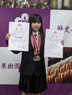 【画像】重量挙げ日本一の女子高生さんの鍛え上げられた肉体がコチラ